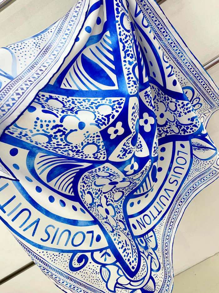 Streetwear Scarf LV 329593 SIZE:90*90cm