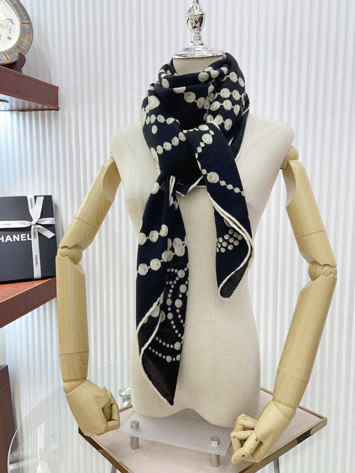 Streetwear Scarf CHANEL 329576 size：140*140cm