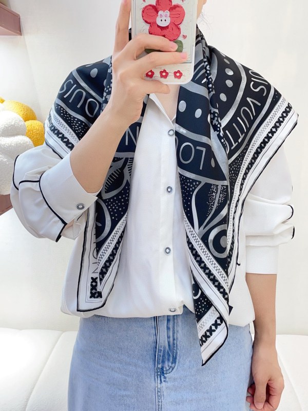 Streetwear Scarf LV 329592 SIZE:90*90cm