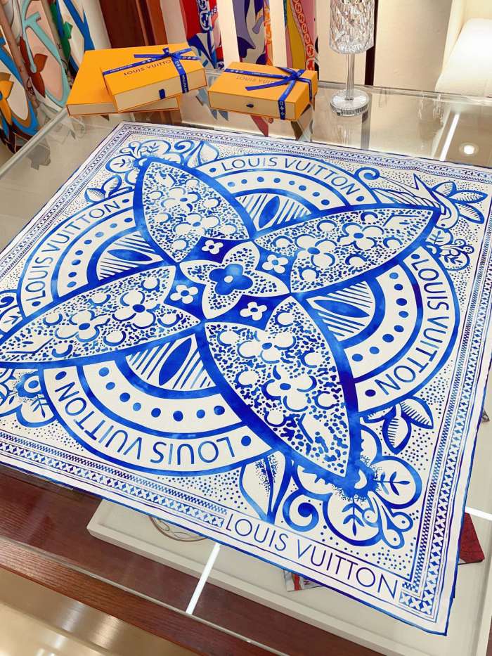 Streetwear Scarf LV 329593 SIZE:90*90cm