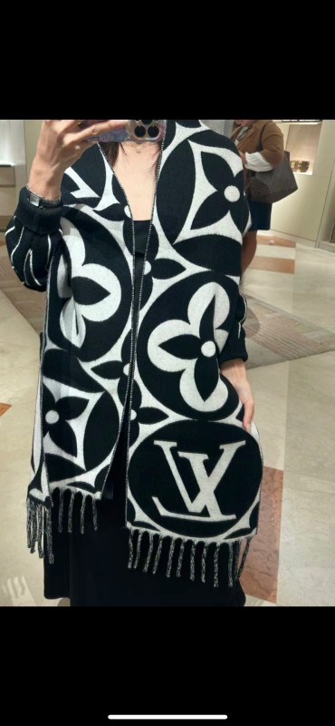 Streetwear Scarf LV 329535 SIZE:209x30cm