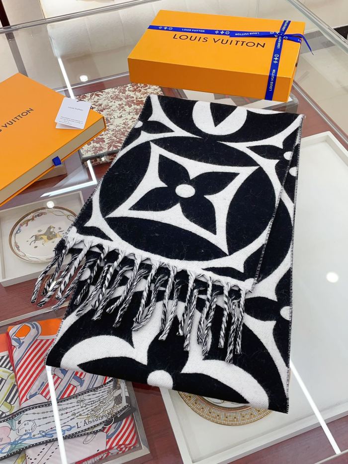 Streetwear Scarf LV 329571 SIZE:90*90cm