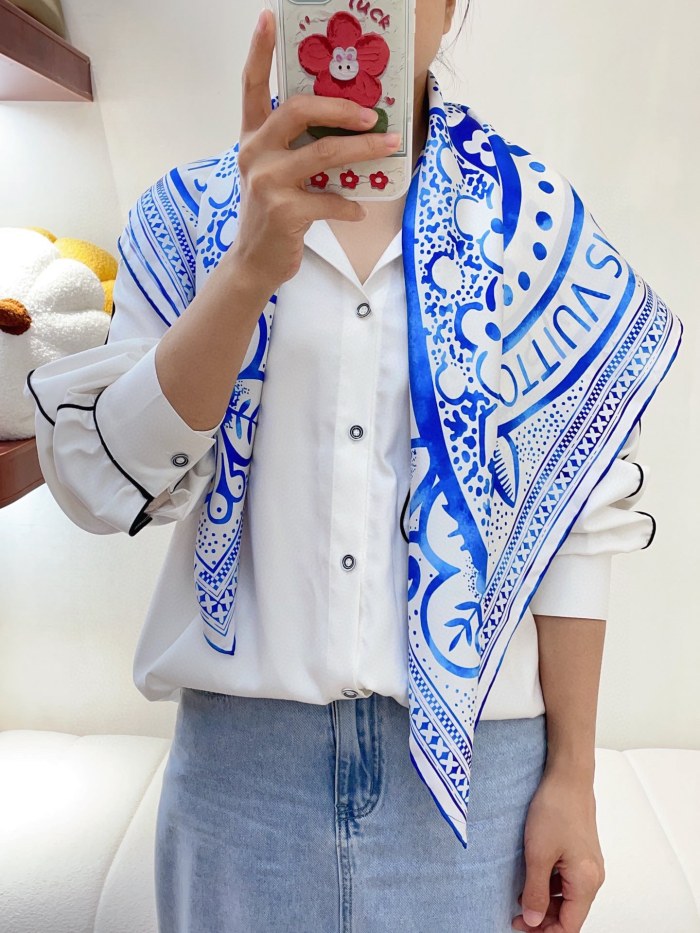 Streetwear Scarf LV 329593 SIZE:90*90cm