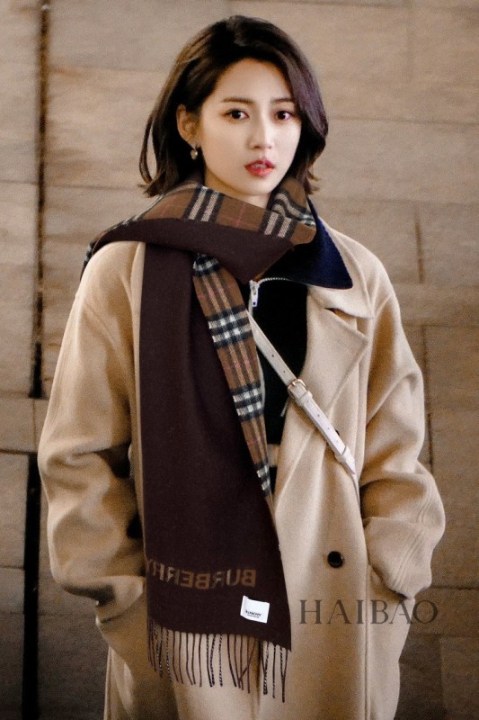 Streetwear Scarf BURBERRY 329456 size：30*168cm