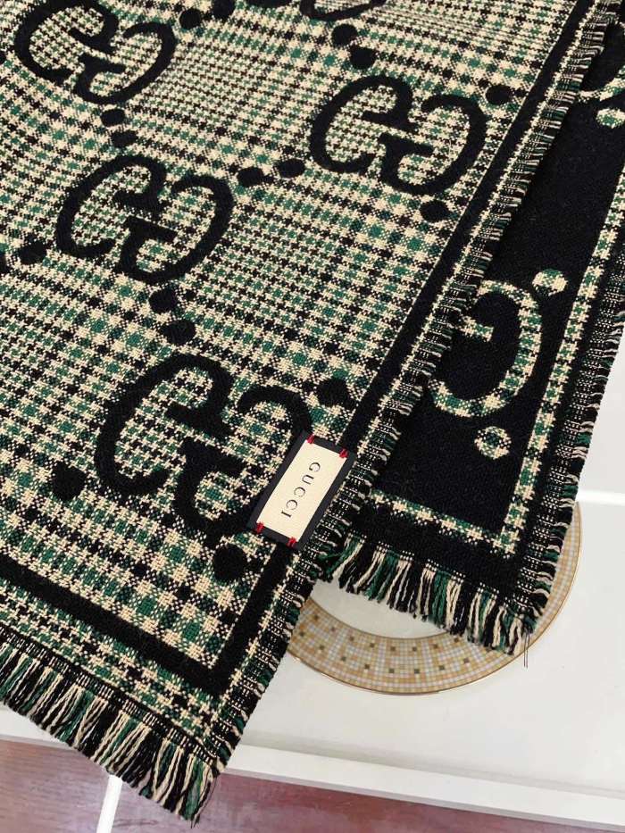 Streetwear Scarf GUCCI 329504 SIZE:47x 180cm