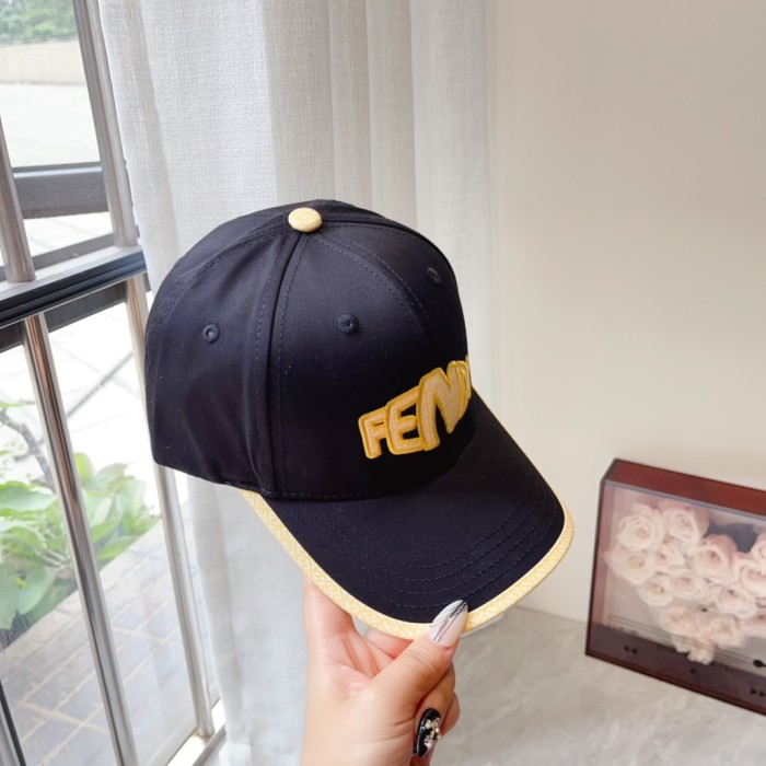 Streetwear Hat Fendi 329410