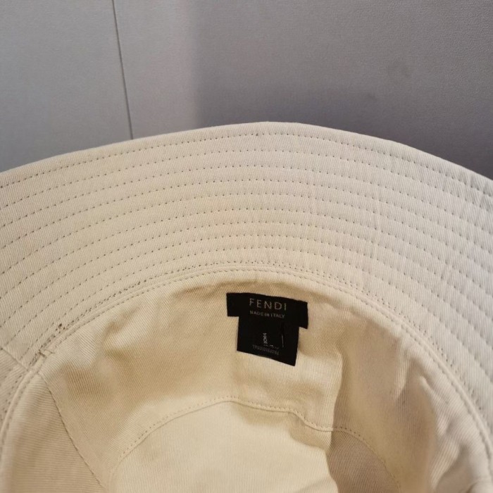 Streetwear Hat Fendi 329370