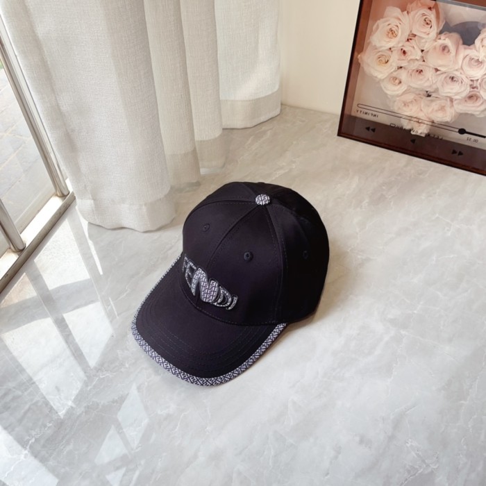 Streetwear Hat Fendi 329411