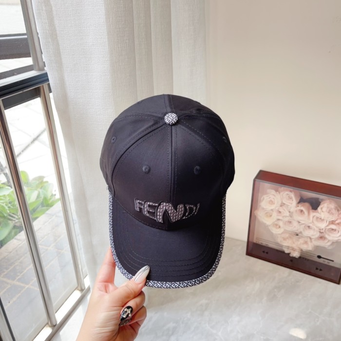 Streetwear Hat Fendi 329411