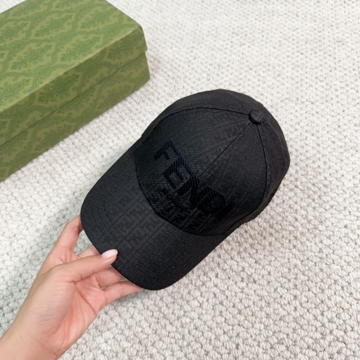 Streetwear Hat Fendi 329353