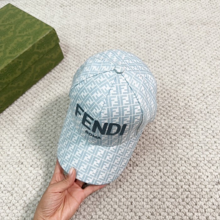 Streetwear Hat Fendi 329352