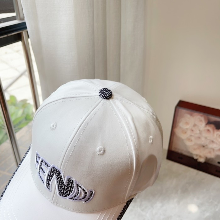 Streetwear Hat Fendi 329409