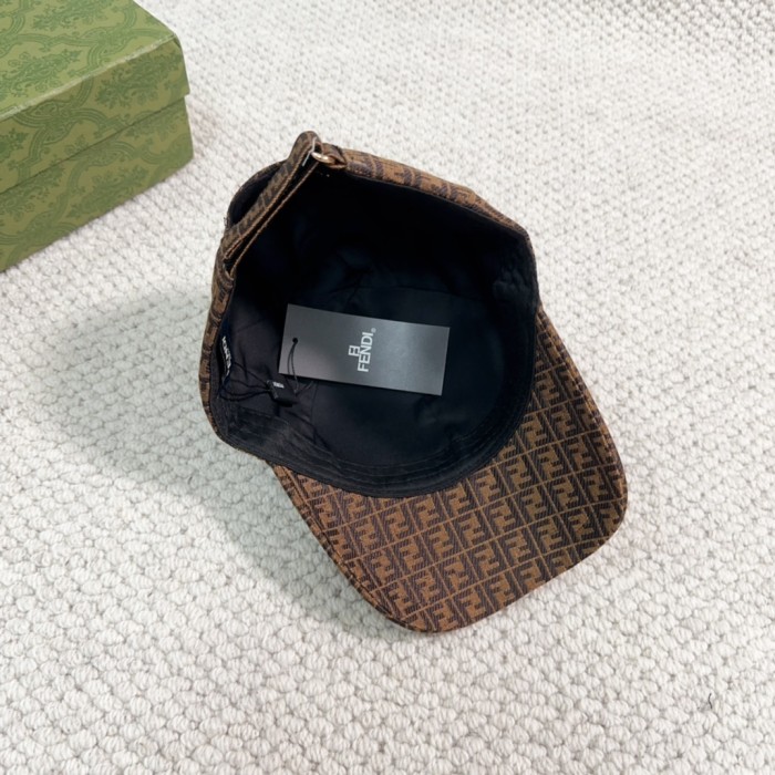 Streetwear Hat Fendi 329351