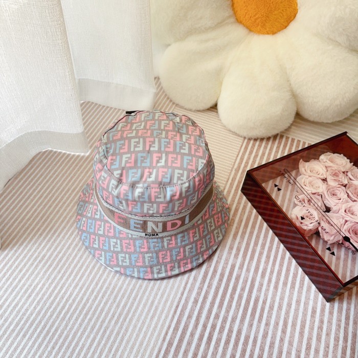 Streetwear Hat Fendi 329371
