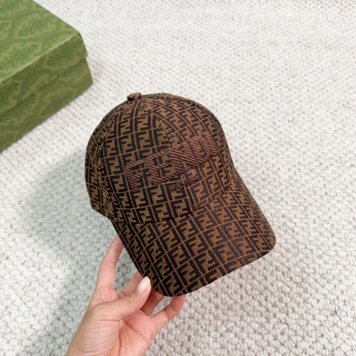 Streetwear Hat Fendi 329351