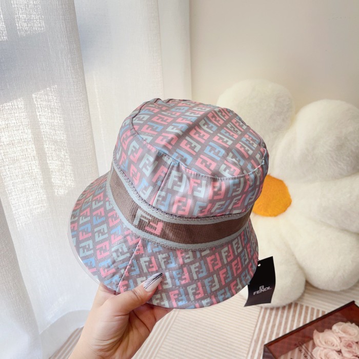Streetwear Hat Fendi 329371