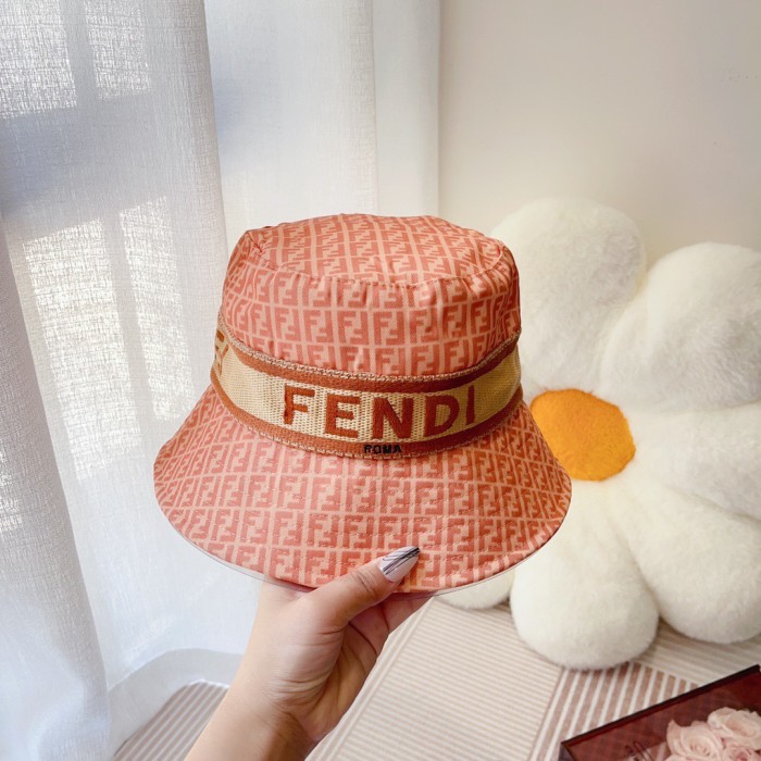 Streetwear Hat Fendi 329374
