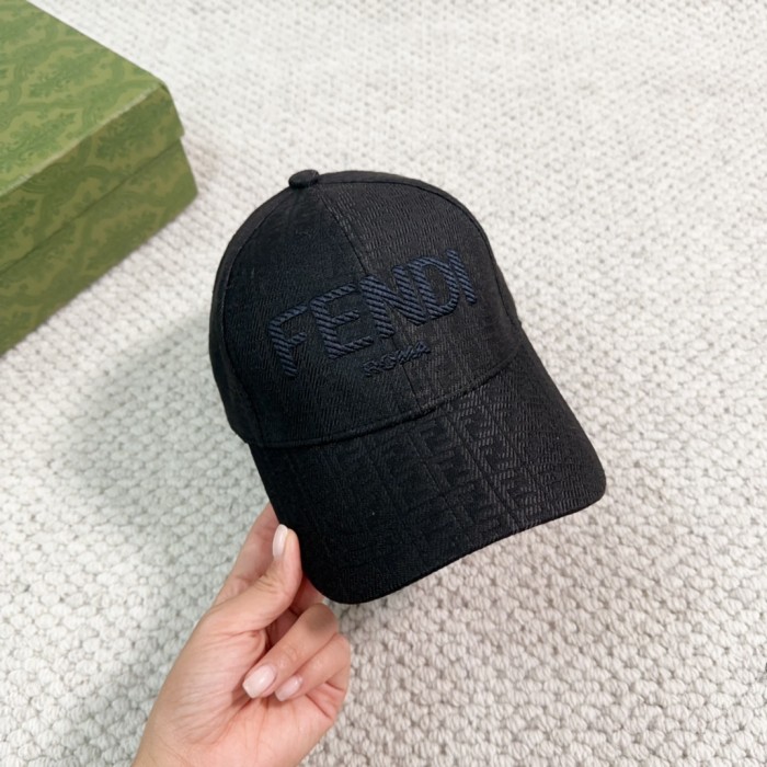 Streetwear Hat Fendi 329353