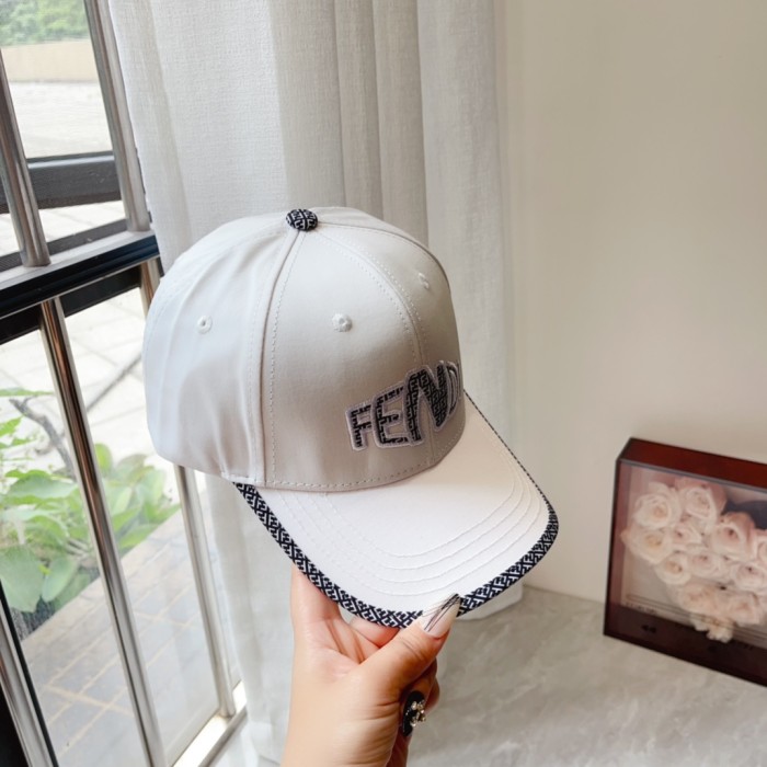 Streetwear Hat Fendi 329409