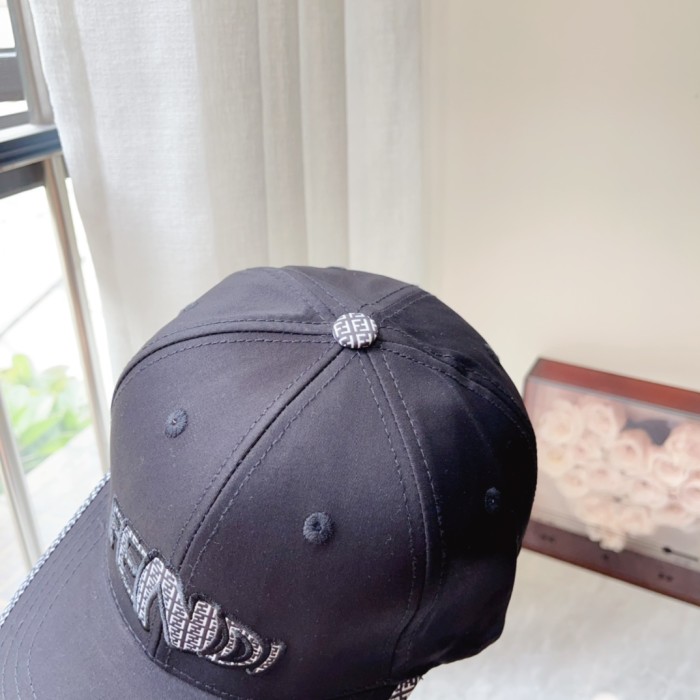 Streetwear Hat Fendi 329411