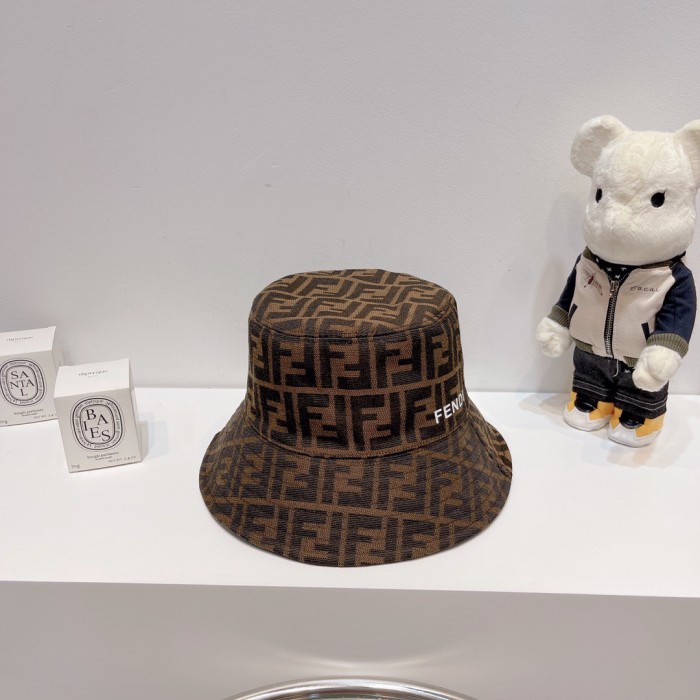 Streetwear Hat Fendi 329369