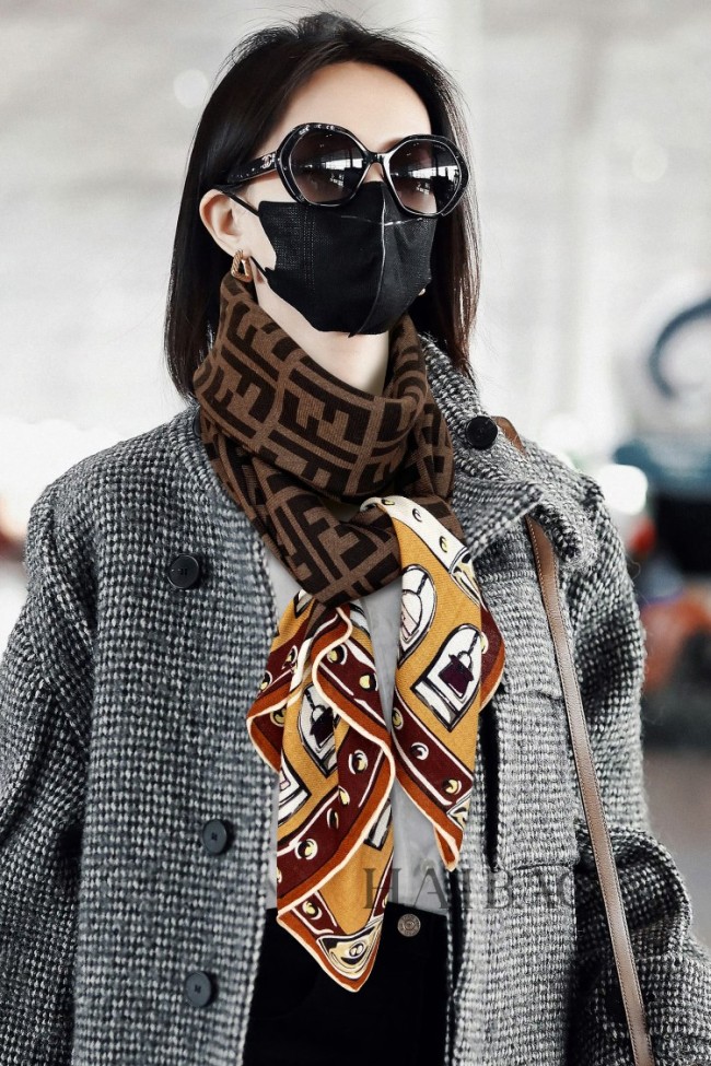 Streetwear Scarf FENDI 329289 SIZE:140*140cm