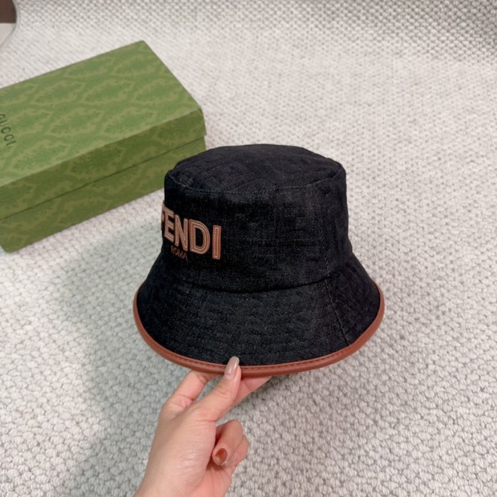 Streetwear Hat Fendi 329337