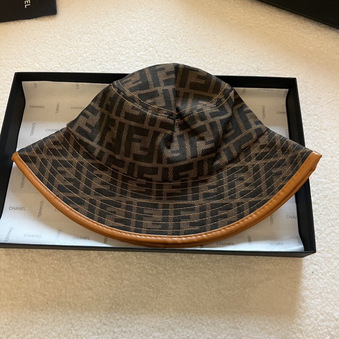 Streetwear Hat Fendi 329197