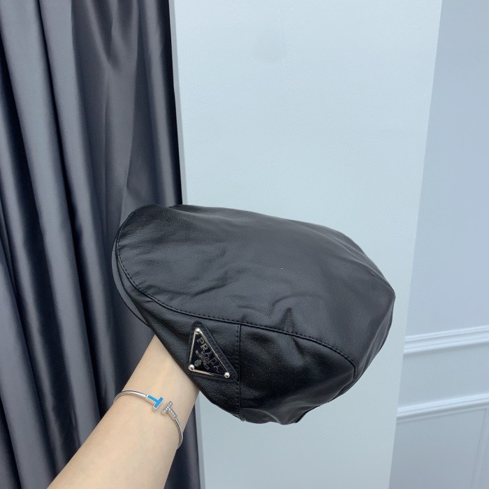 Streetwear Hat Prada 329160