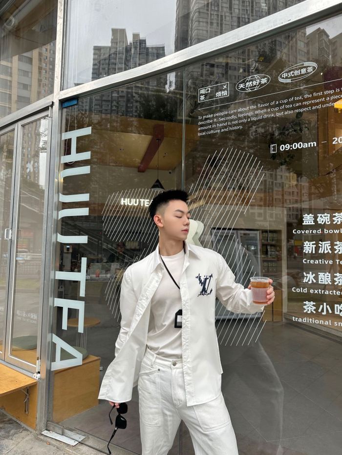 Clothes Louis Vuitton 1077