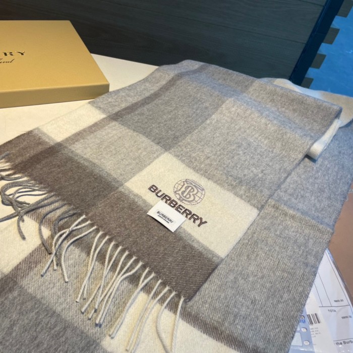 Streetwear Scarf Burberry 329017 SIZE:30*168cm