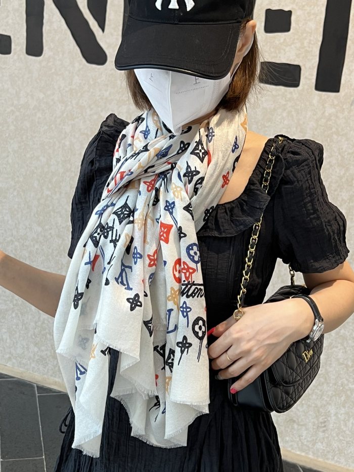 Streetwear Scarf LV 328992 SIZE:110*200cm