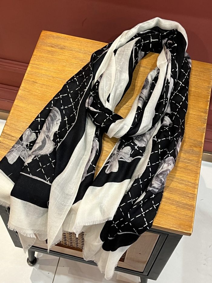 Streetwear Scarf CHANEL 328978 size:100×200cm