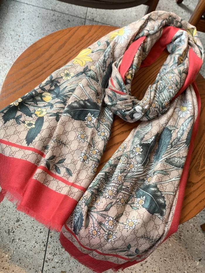Streetwear Scarf GUCCI 328985 SIZE:110*200cm