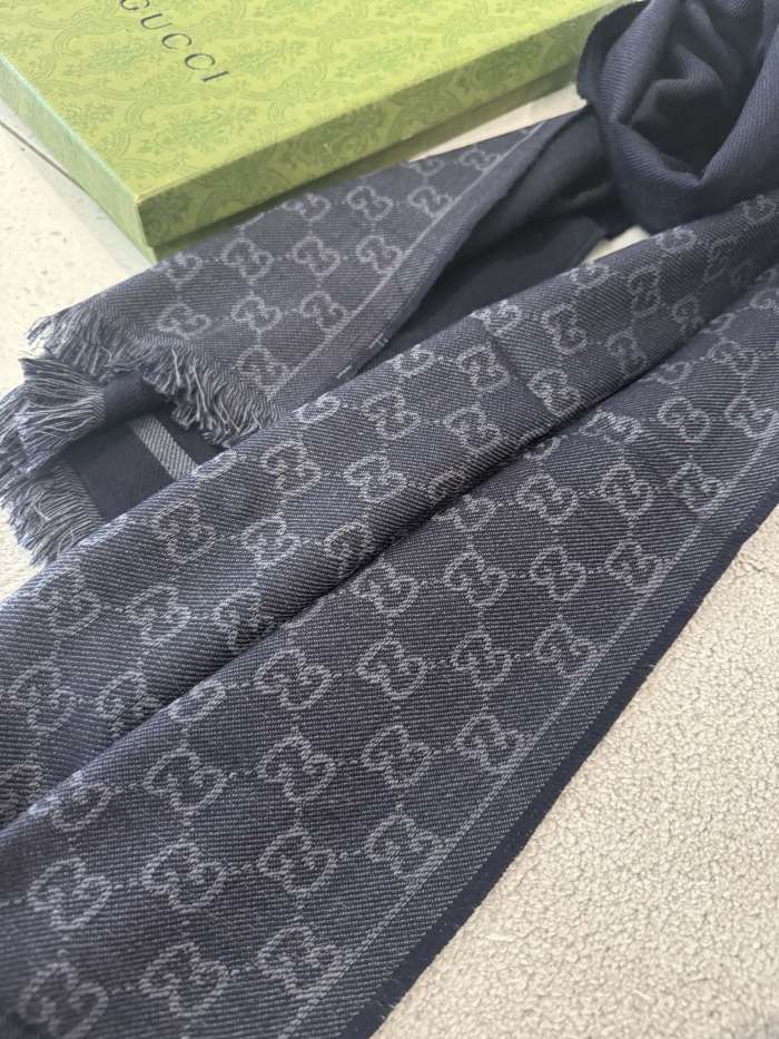 Streetwear Scarf GUCCI 328959 SIZE:55x190cm