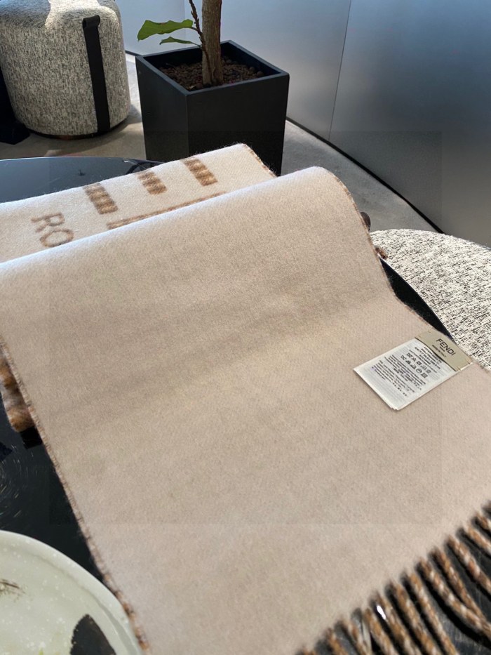 Streetwear Scarf FENDI 328930 SIZE:30*180cm