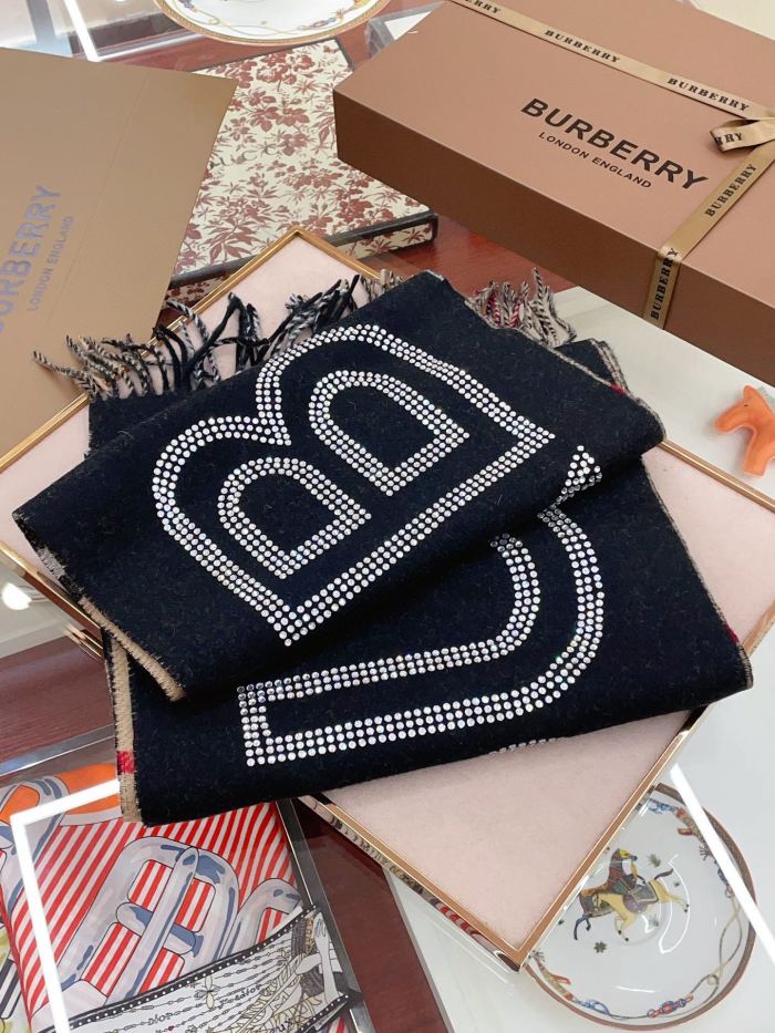 Streetwear Scarf Burberry 328860 SIZE:30*200cm