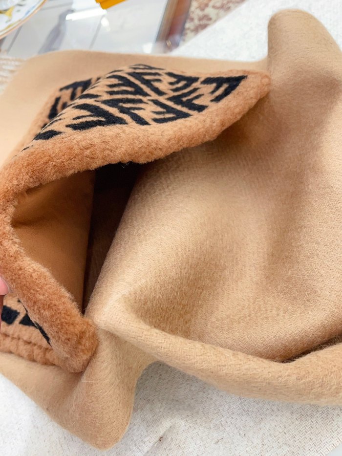 Streetwear Scarf FENDI 328835 size:38cm*210cm