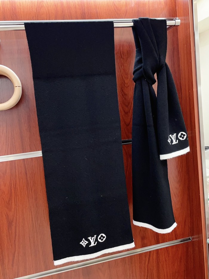 Streetwear Scarf LV 328863 SIZE:35*200cm
