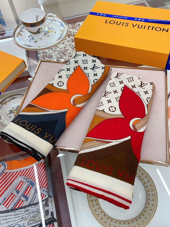 Streetwear Scarf LV 328778 SIZE:135*135cm