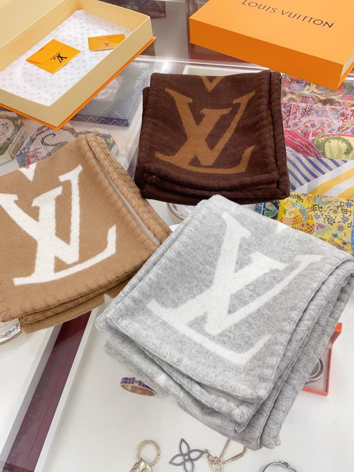 Streetwear Scarf LV 328765 SIZE:240*26cm