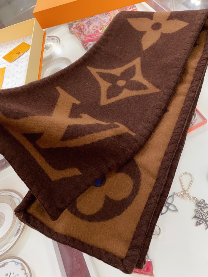 Streetwear Scarf LV 328766 SIZE: 240*26cm