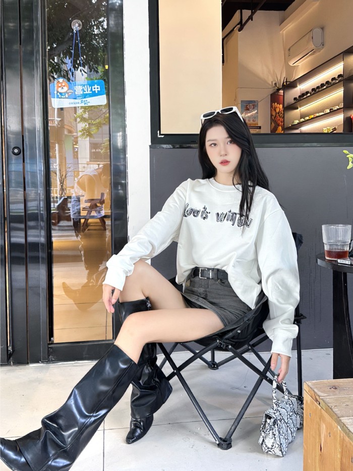 Clothes Louis Vuitton 1102