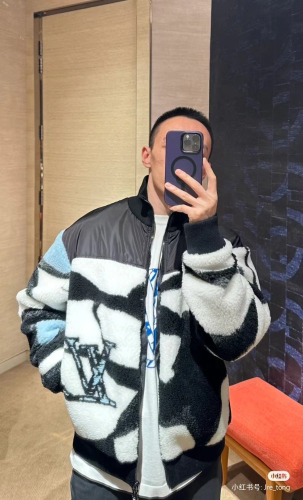 Clothes Louis Vuitton 1104