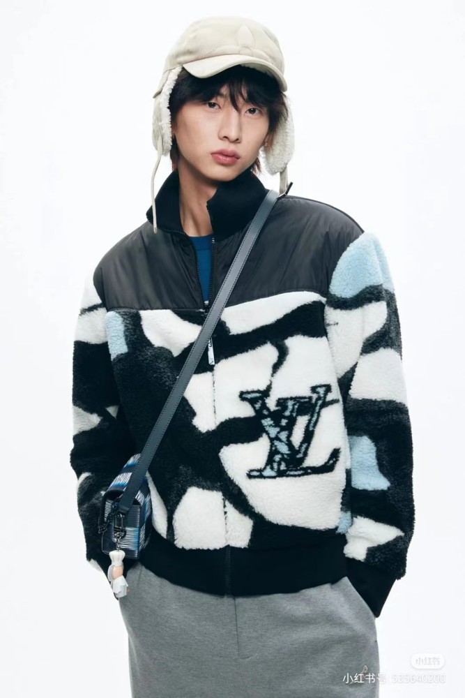 Clothes Louis Vuitton 1104