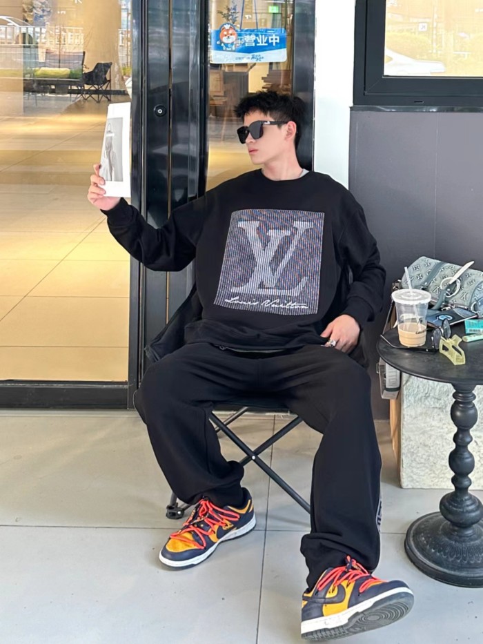 Clothes Louis Vuitton 1110