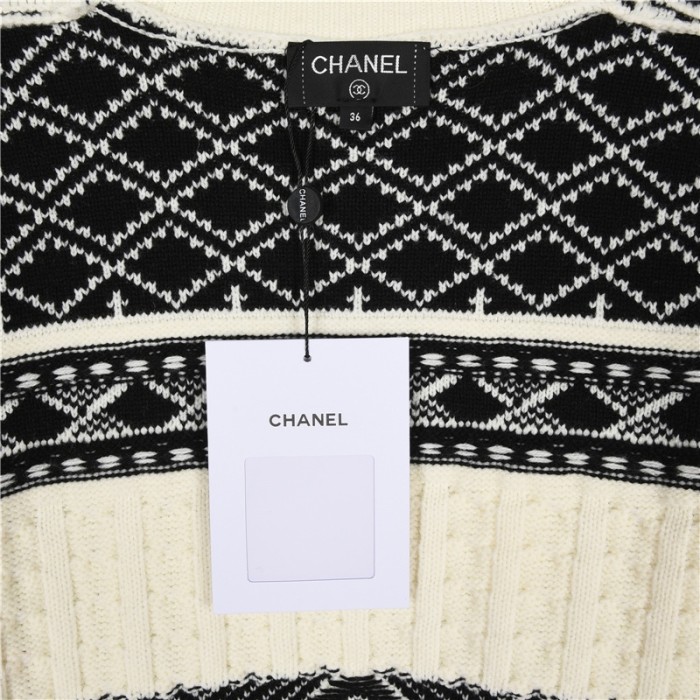 Clothes CHANEL 52