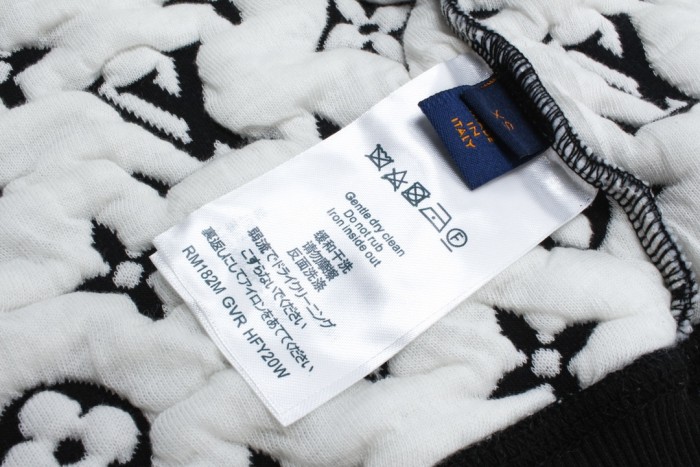 Clothes Louis Vuitton 1114