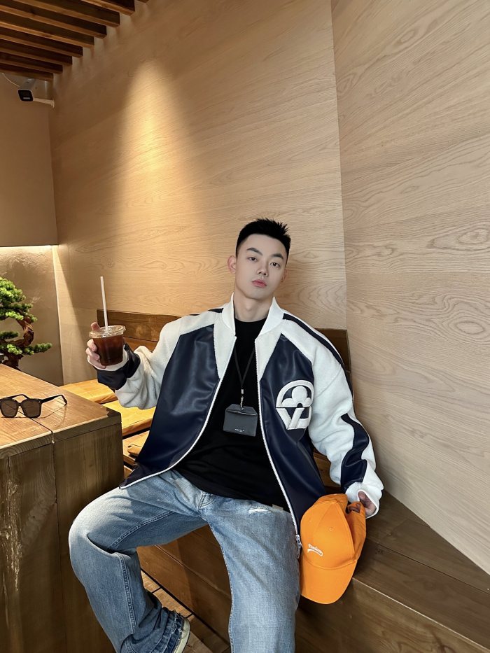 Clothes Louis Vuitton 1122