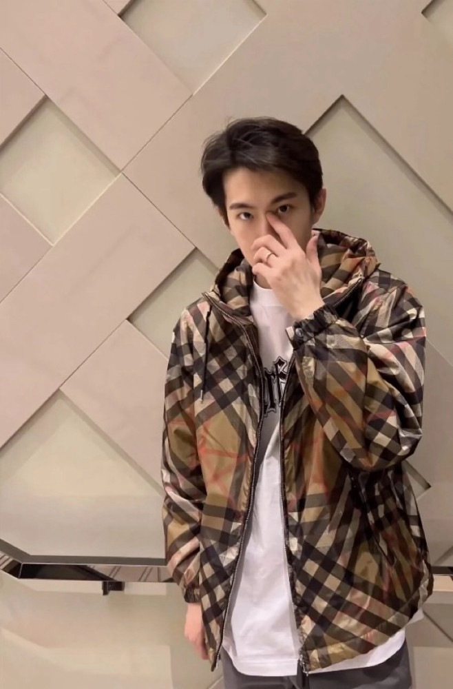 Clothes Burberry 666